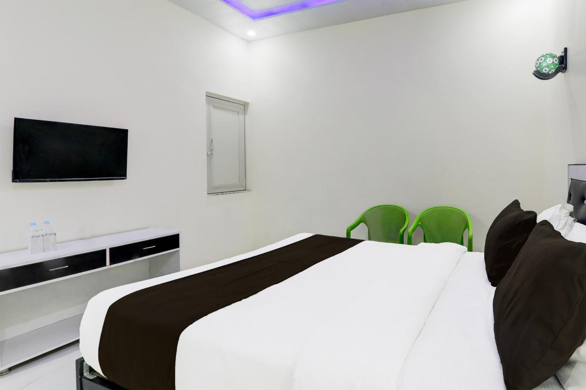 Super Hotel O Banthara Near Airport Banthra Sikandarpur المظهر الخارجي الصورة