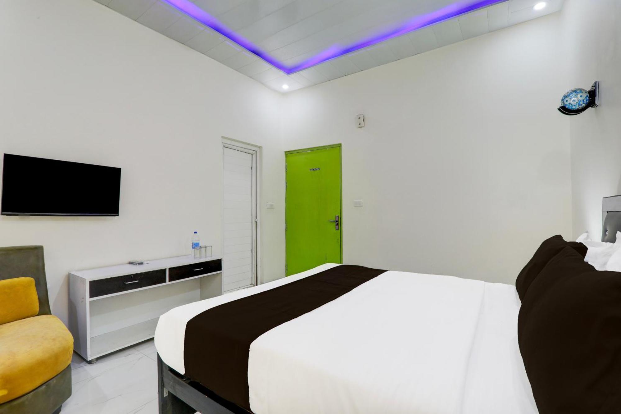 Super Hotel O Banthara Near Airport Banthra Sikandarpur المظهر الخارجي الصورة