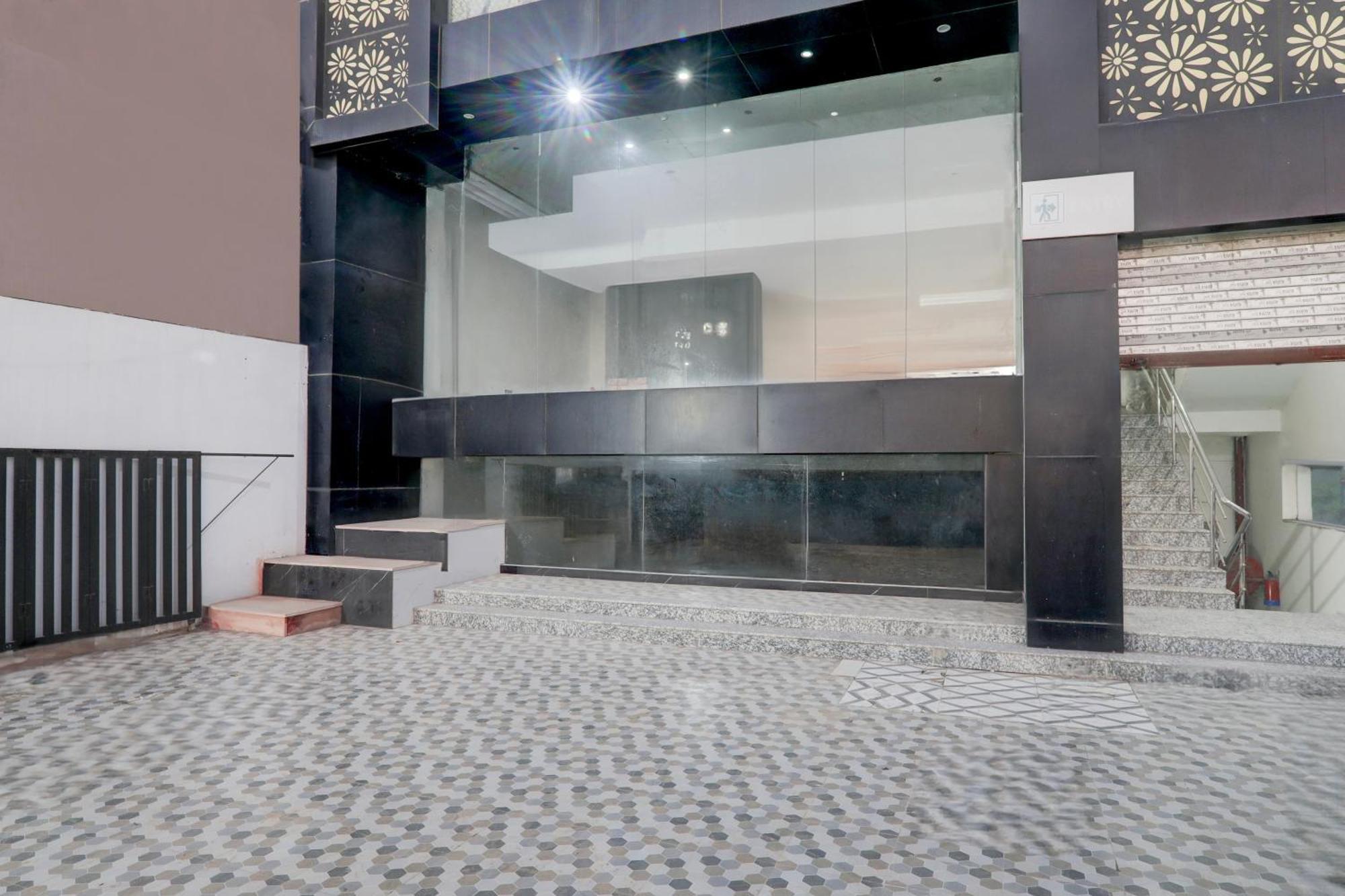 Super Hotel O Banthara Near Airport Banthra Sikandarpur المظهر الخارجي الصورة