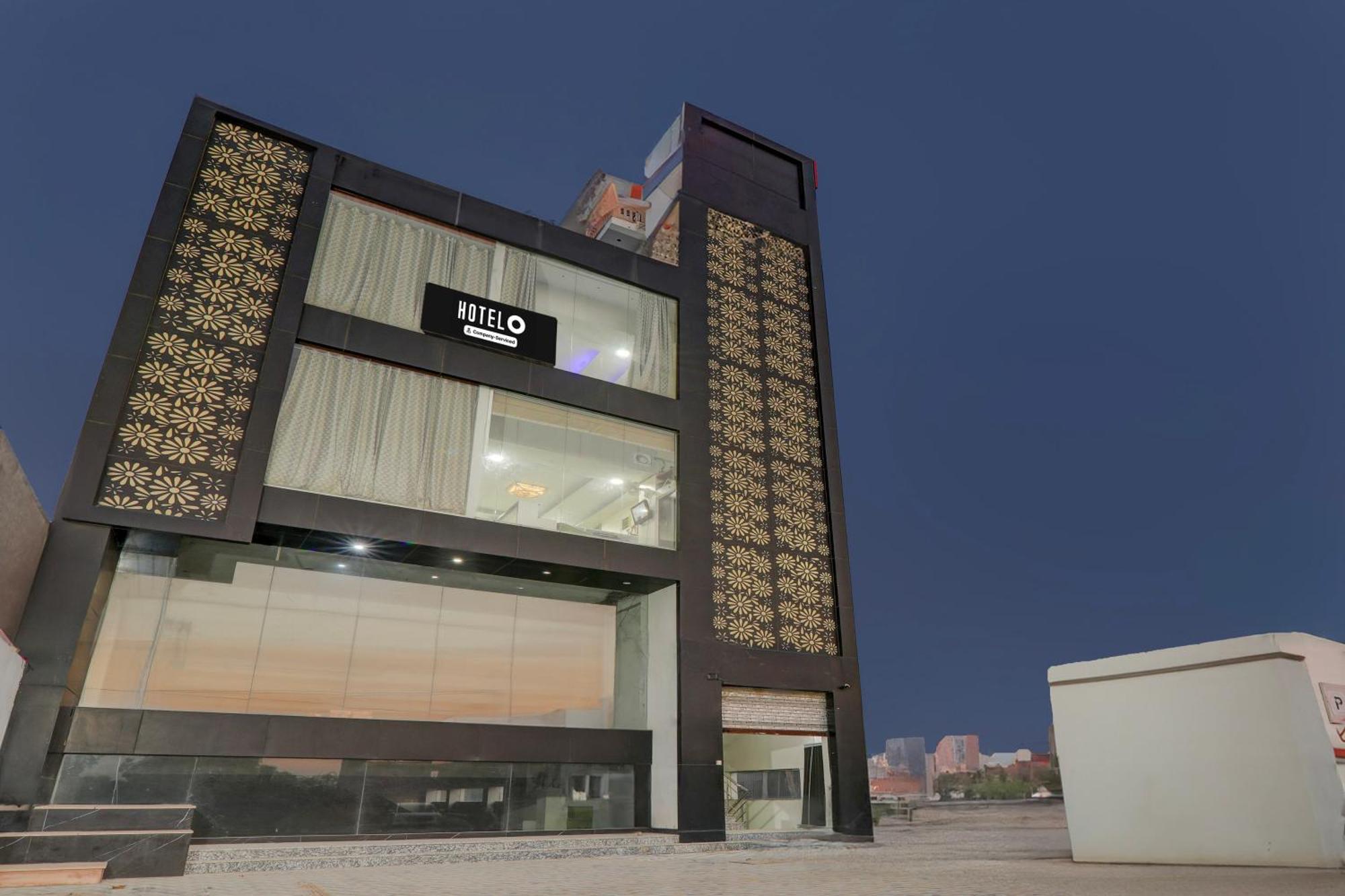 Super Hotel O Banthara Near Airport Banthra Sikandarpur المظهر الخارجي الصورة