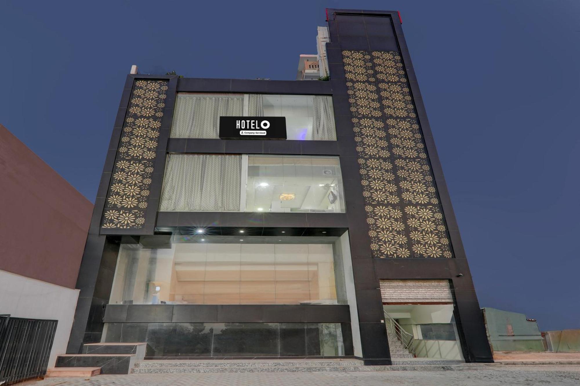Super Hotel O Banthara Near Airport Banthra Sikandarpur المظهر الخارجي الصورة