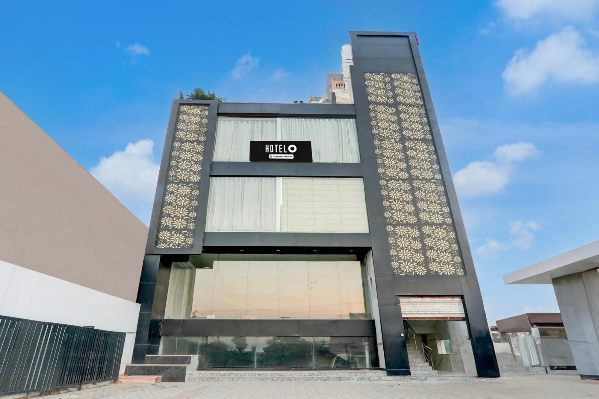 Super Hotel O Banthara Near Airport Banthra Sikandarpur المظهر الخارجي الصورة
