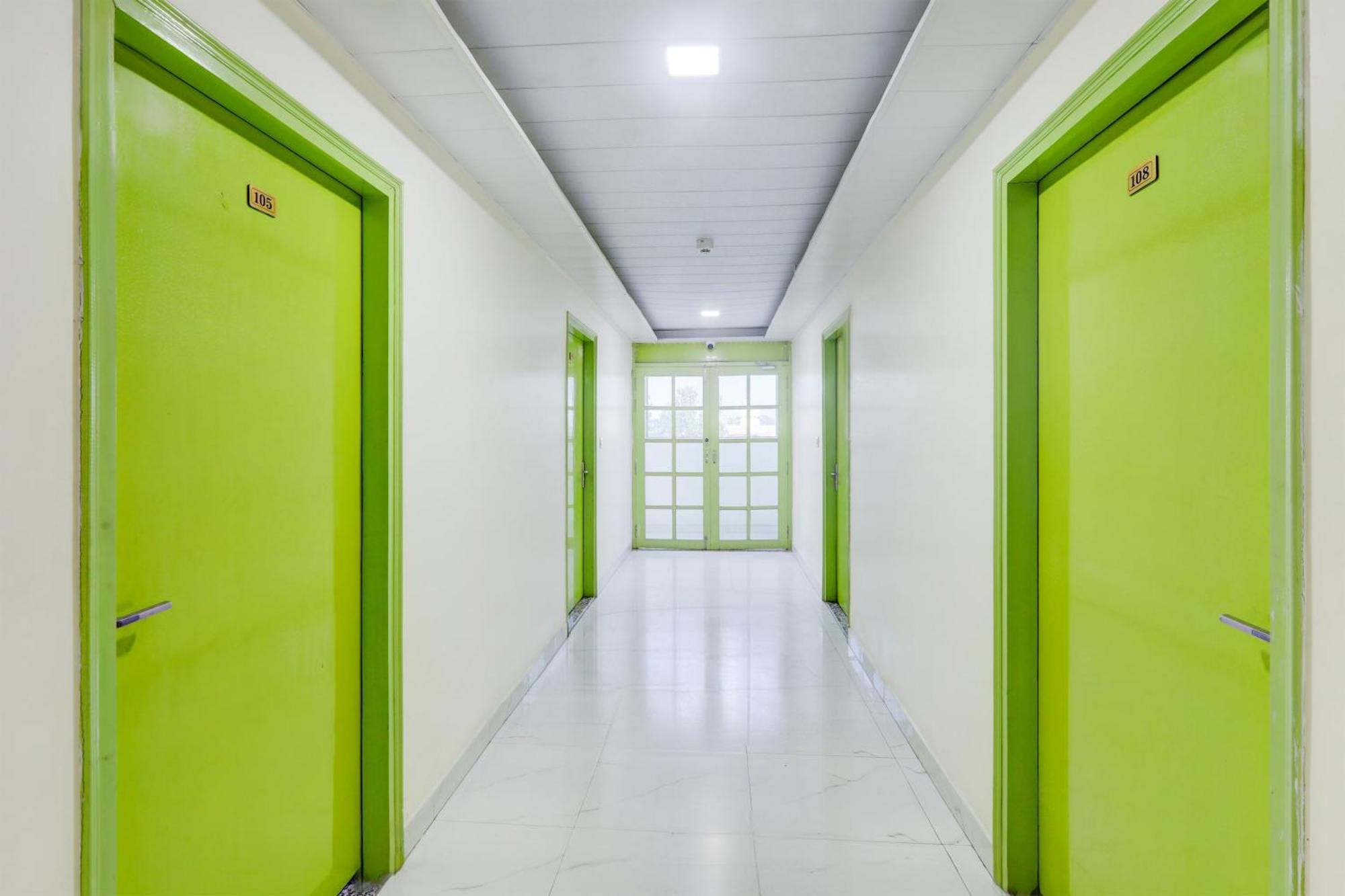 Super Hotel O Banthara Near Airport Banthra Sikandarpur المظهر الخارجي الصورة